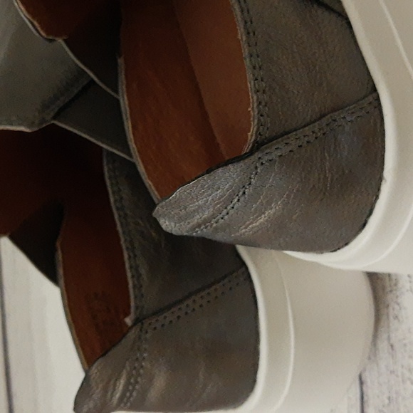 Gentle Souls by Kenneth Cole Rosette Platform Slip On Sneaker Pewter 7.5 - Picture 15 of 15